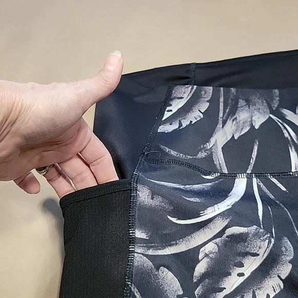 Tek Gear Size 3X High-Waisted Capri Leggings in Black Tropical, Like New Cond. - Picture 14 of 15